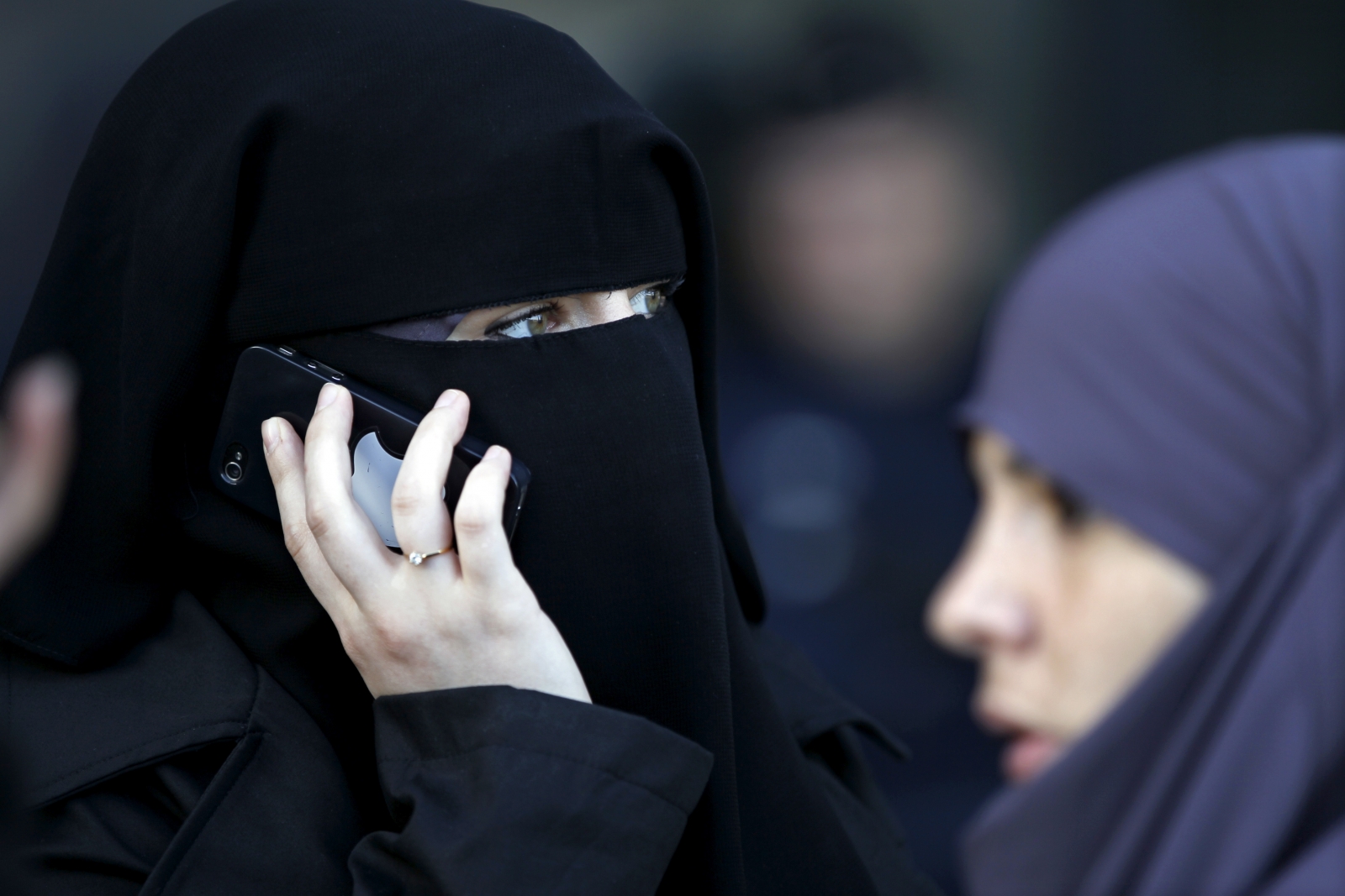 المرأة العاملة بين التحديات وترتيب الأولويات